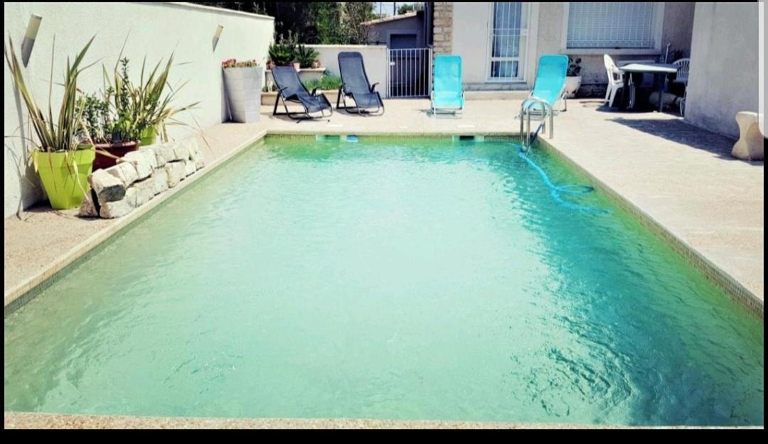 Suite Parentale Avec Petit Sejour Et Piscine Carpentras Buitenkant foto